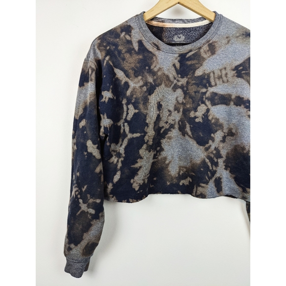 MEDIUM - Reverse Tie Dye Cropped Sweatshirt - Picture 3 of 7